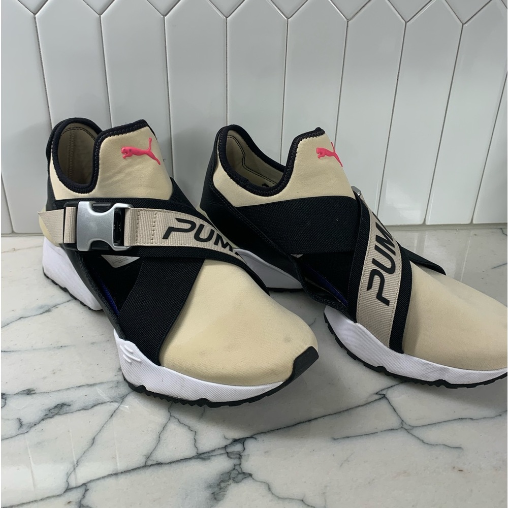 Gently used PUMA MUSE EOS WOMEN TENNIS SHOES CEMENT SZ 9
